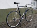 Seitlich von hinten